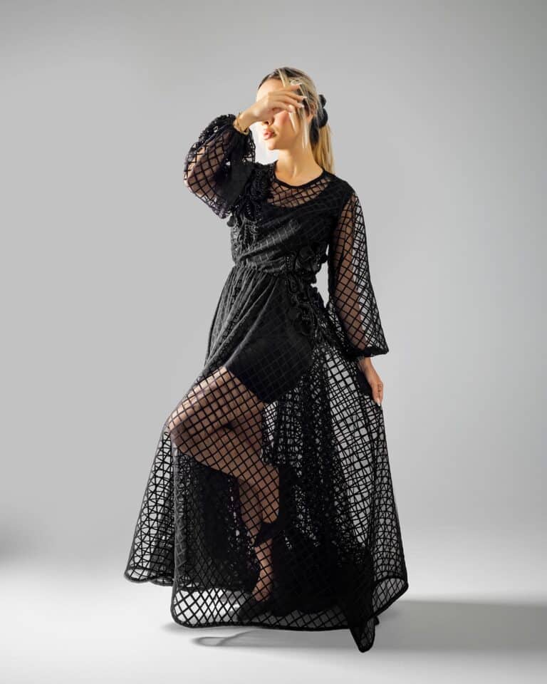 عکاسی لباس در تبریز استودیو ذوزنقه