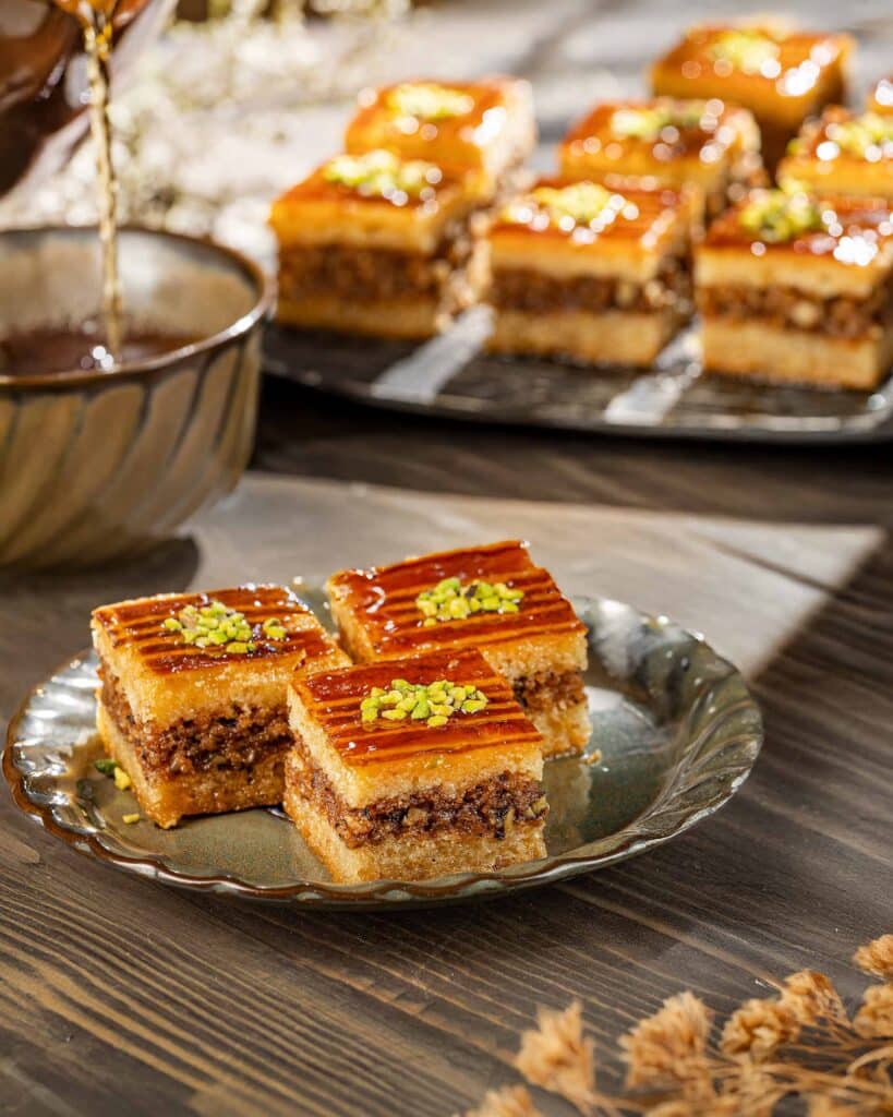 عکاسی شیرینی در تبریز استودیو ذوزنقه عکاسی صنعتی در تبری 